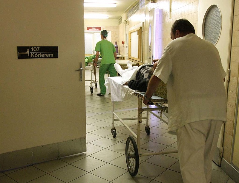 Kórházbedőlések: cáfol az államtitkárság