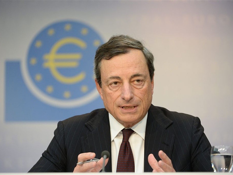 Bezuhant az euró Draghi szavaira