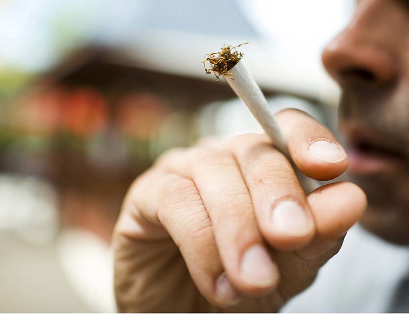 Így áraszt el egy országot az illegális dohány