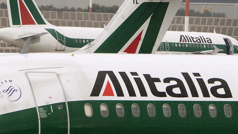 Az Alitalia 300 járatot törölt