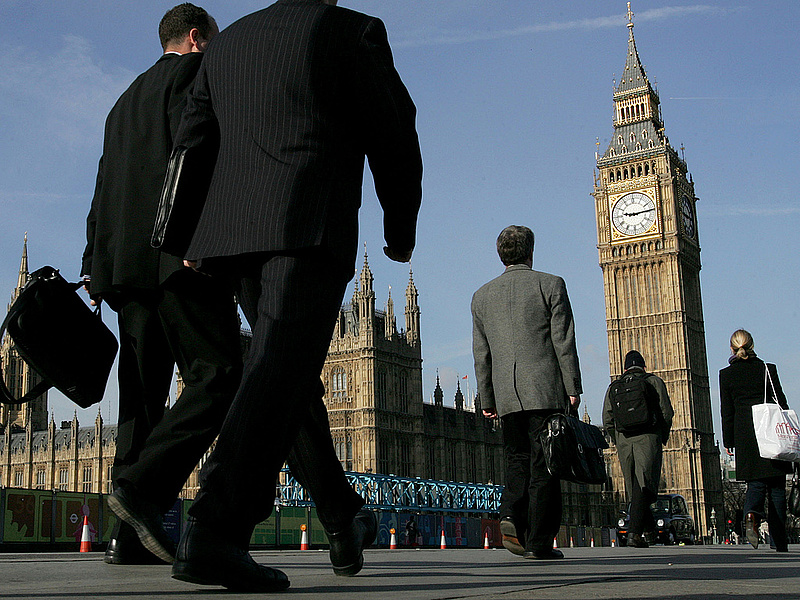 Tiltott lobbitevékenység gyanújába keveredett két volt brit külügyminiszter