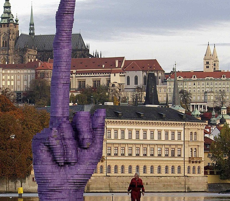 Orbán ostorát használná a cseh kormánypárt
