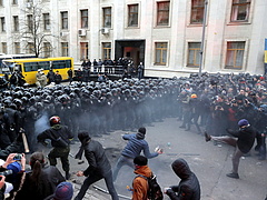 A tüntetők elfoglalták a kijevi városházát