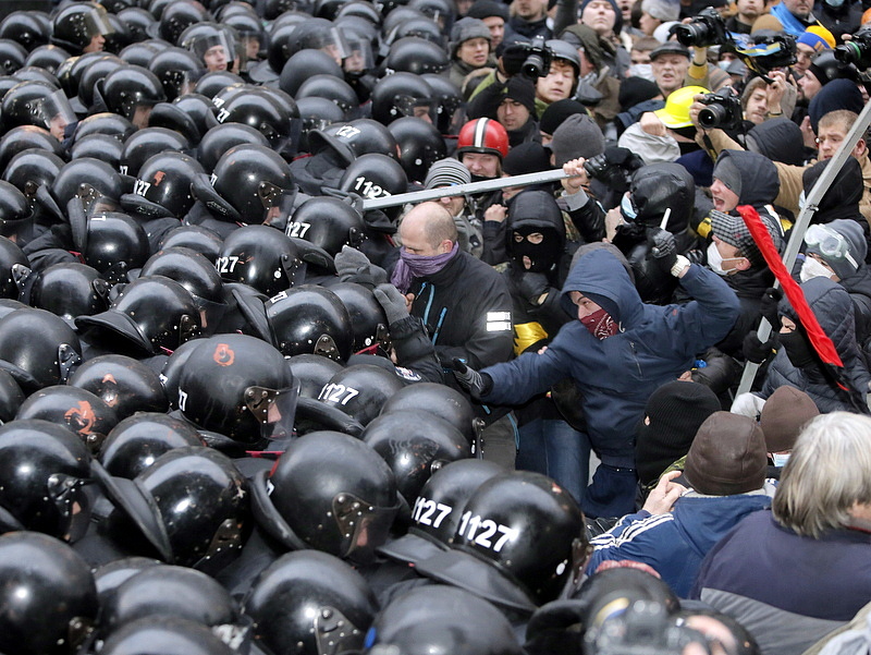 Megbénult Kijev a tüntetések miatt