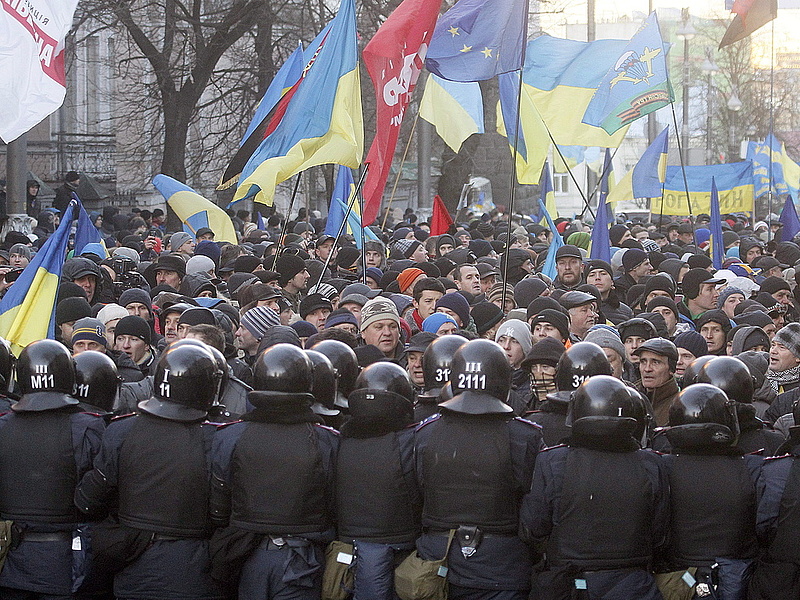 Megindult a rendőrségi romam a kijevi tüntetők ellen