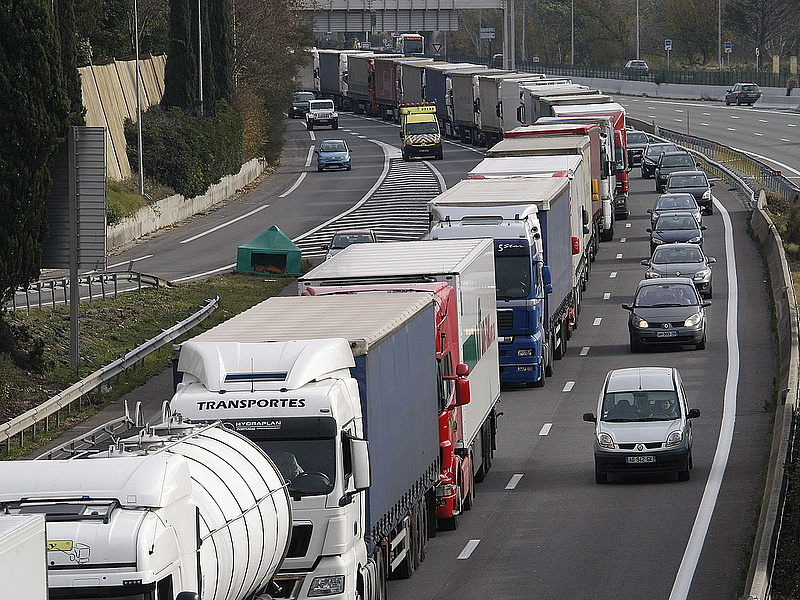 A magyar fuvarpiacot védik a trükköző kamionosoktól