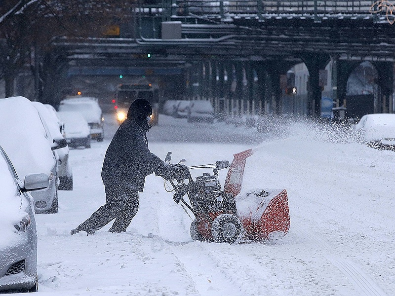 Hatvancentis hó, összeomló autópiac, közlekedési káosz 