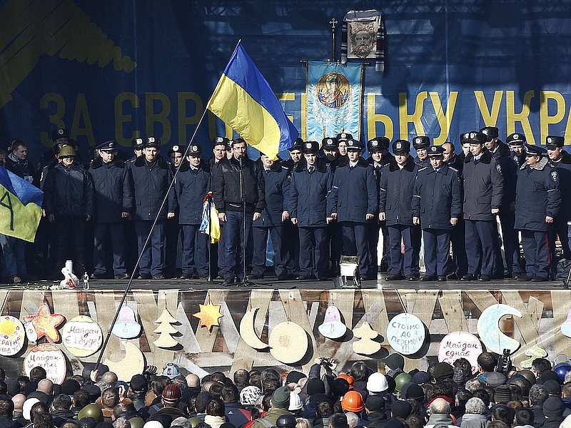 Kijev: csak a parlament hívhat be külföldi csapatokat