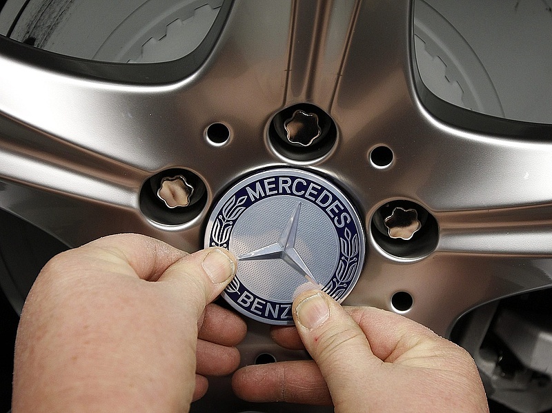 Kilenc akkumulátorgyárat épít a Daimler