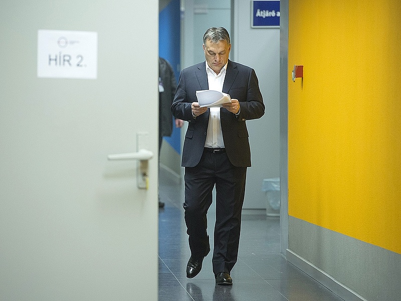 Orbán nagy kavarásáról ír az FT