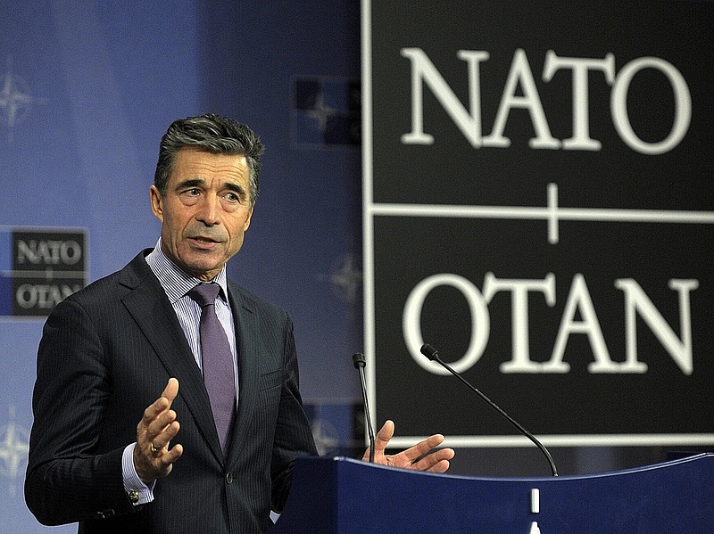Fegyverkezésre szólít a NATO főtitkára