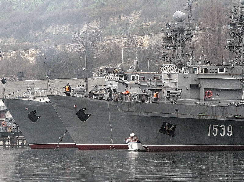 A franciák felfüggesztik az első Mistral hadihajó leszállítását Oroszországnak