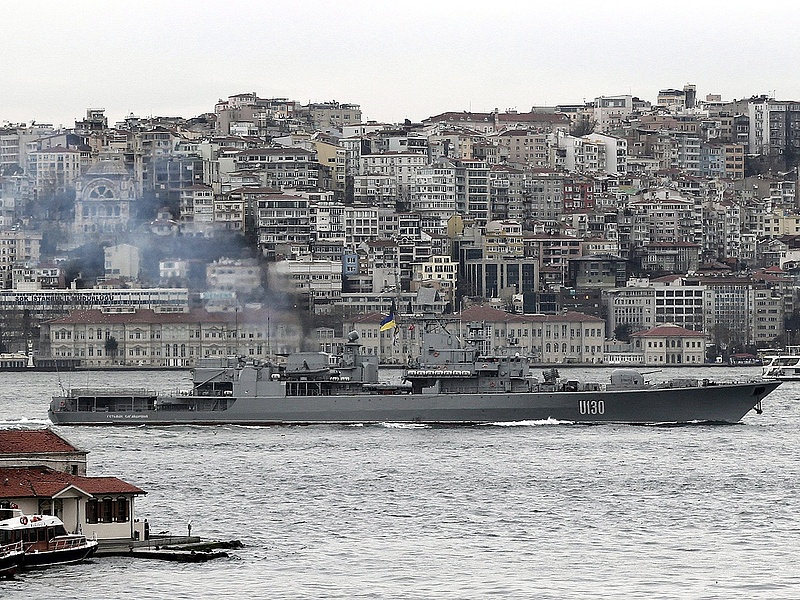 NATO-kísérettel tarthat hazafelé egy ukrán hajó
