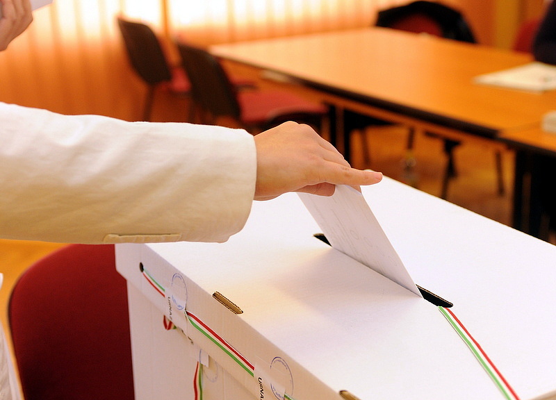 Választás 2018 - fideszes delegáltat kaptak rajta csaláson