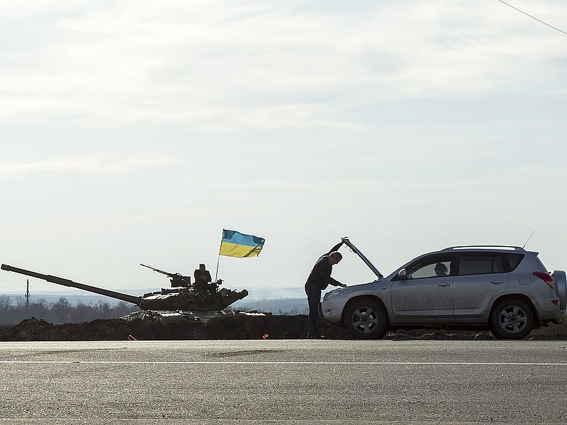 Megkezdődhet a nehézfegyverek kivonása az ütközőzónából Kelet-Ukrajnában