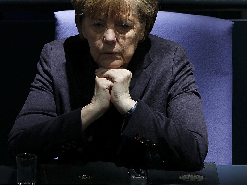 Merkel az oroszok elleni szankciókról beszélt