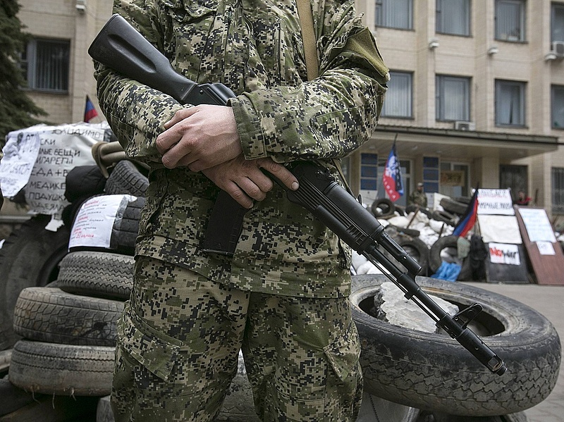 Szavazóurnákat zúztak szét oroszbarát fegyveresek Kelet-Ukrajnában