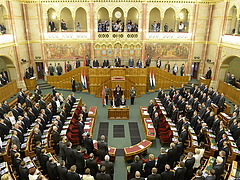 Sokba kerülnek az új parlamenti képviselők