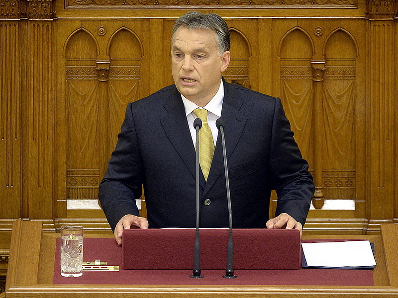 Orbán a népből, a néppel, a népért kormányoz