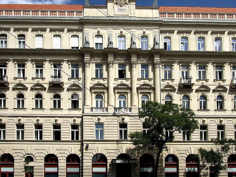 Átalakul a magyar bank