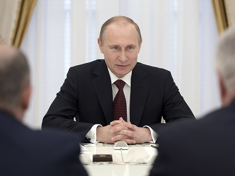 Putyin a külföldi befektetőket nyugtatta