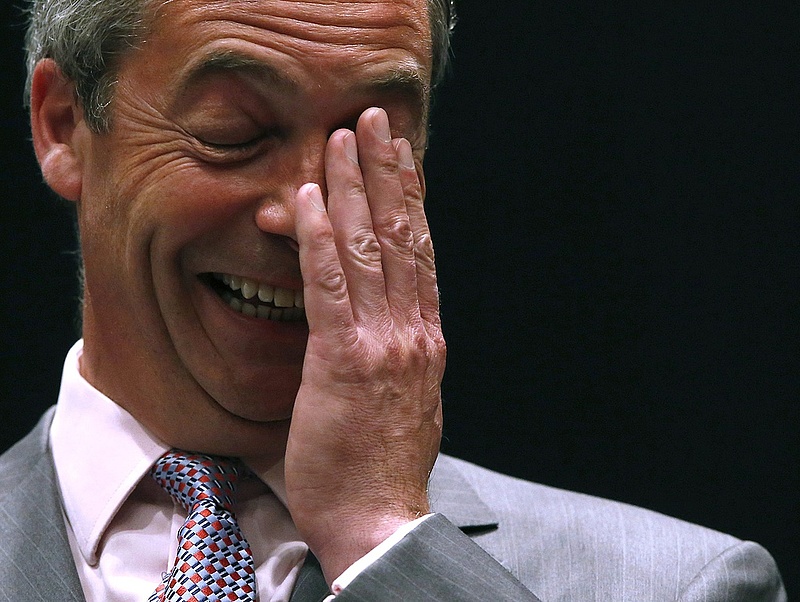 Nigel Farage felugrott Donald Trumphoz