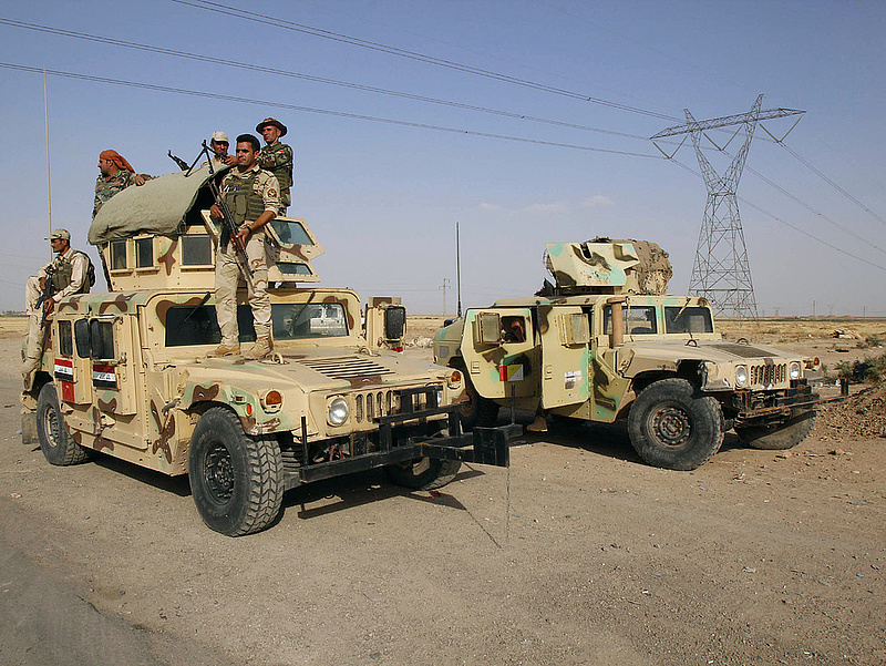 Tömegével gyilkolják az elfogott iraki katonákat az ILIÁ harcosai