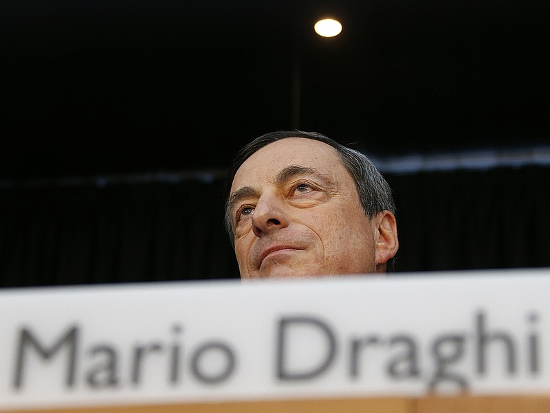 Draghi: vannak kockázatok, az ECB kész lépni