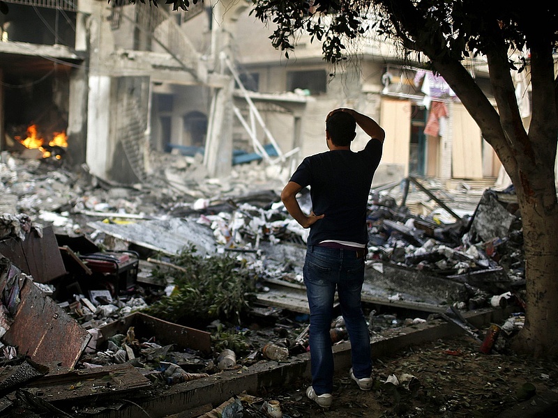 Izrael korlátozott tűzszünetet tart a gázai harcokban