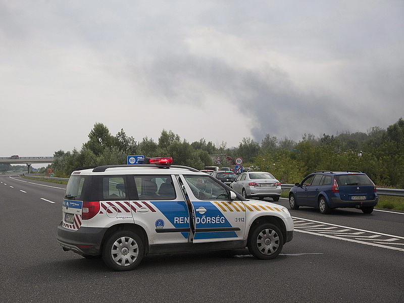 Tíz autó ütközött az M1-esen Hegyeshalomnál