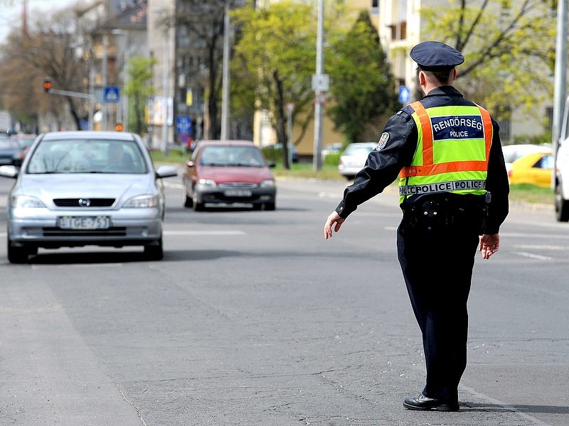 Autósok, figyelem: civil autókból ellenőriz a rendőrség Budapesten!