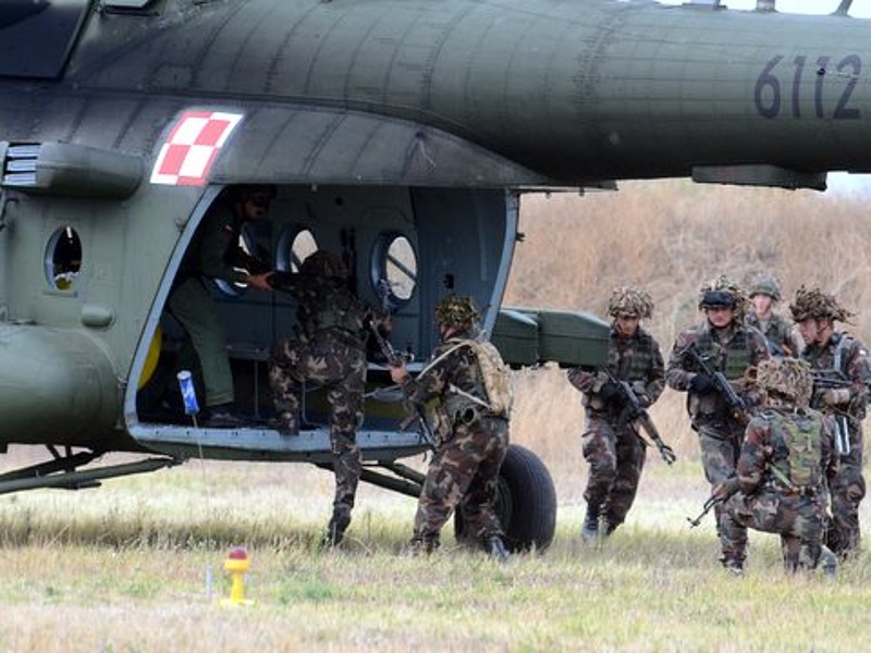 Lengyelország helikoptert küldött a magyar-horvát határra