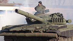 Megsemmisíthetetlen orosz tankokat kap Szerbia - ingyen!