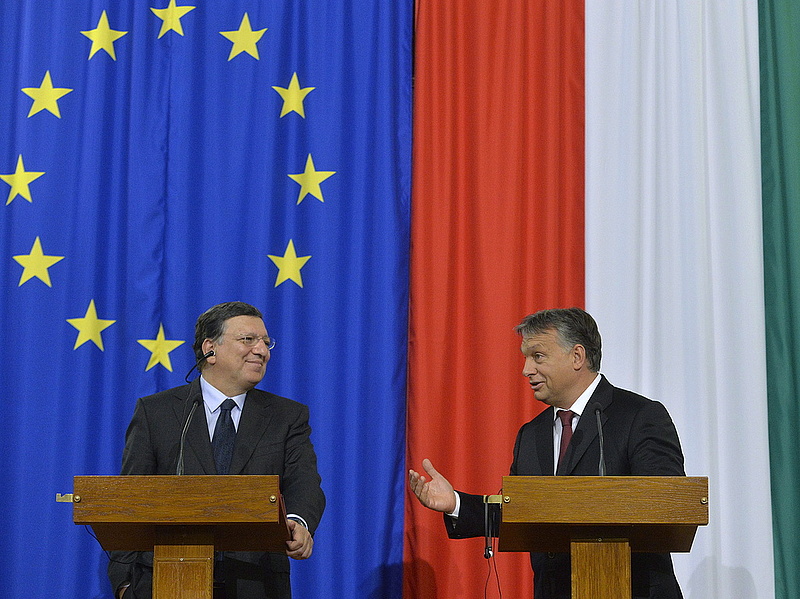 Barroso átadta, Orbán átvette - jöhet a pénz