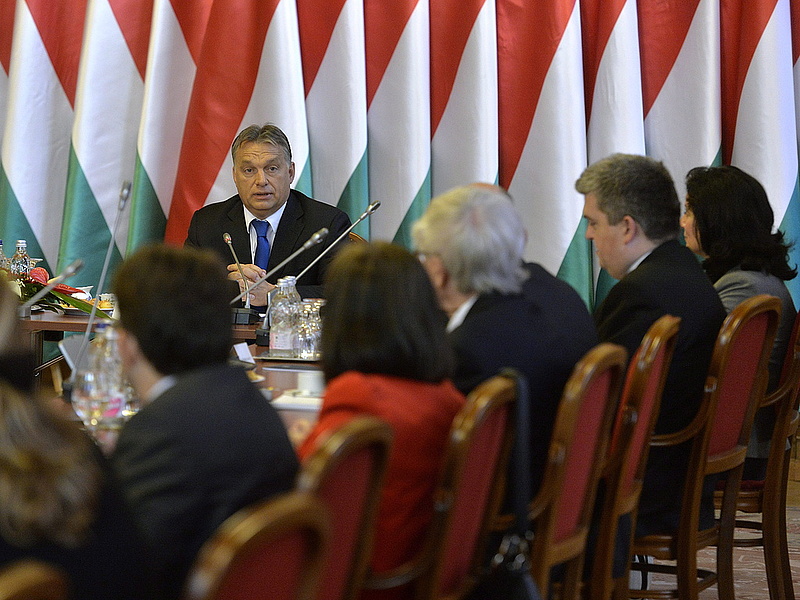 Orbán üzent a nyugdíjasoknak