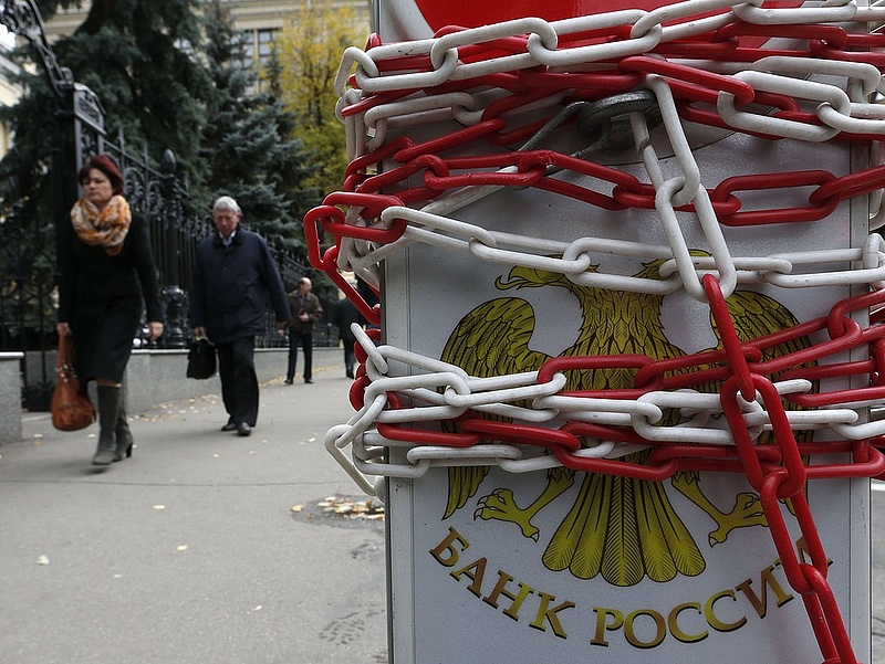 Felfüggesztette az orosz jegybank a devizavásárlási programját