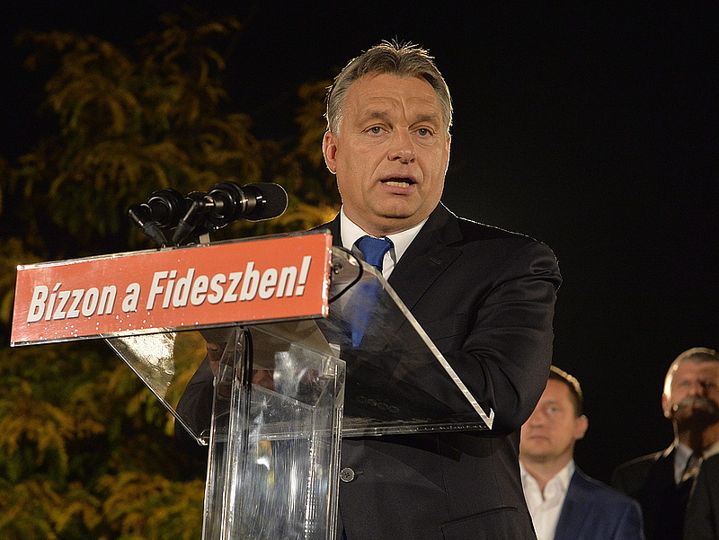 Így ünnepel Orbán - örül az újabb kétharmadnak