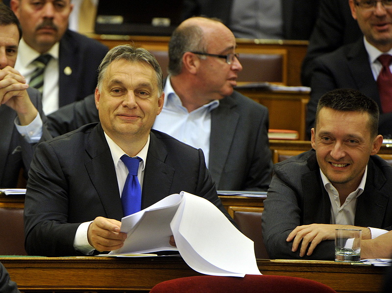 Orbán kérdésekre válaszolt a parlamentben