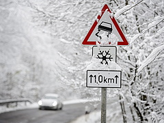 Hóhelyzet: erre figyeljen, ha autózik