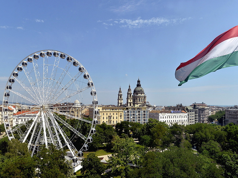 Ez vár a forintra és a magyar gazdaságra - itt az új prognózis