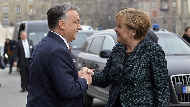 Orbán Merkellel bizniszelhet