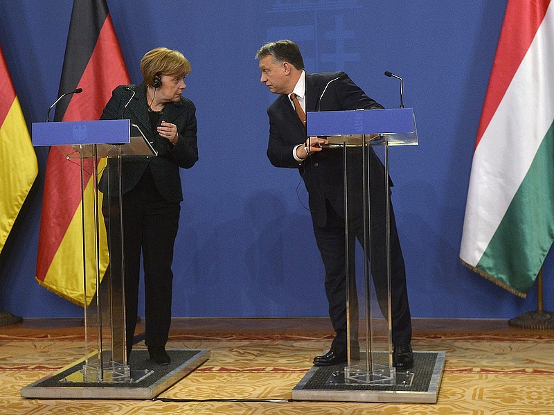 Orbán beszólt Merkelnek