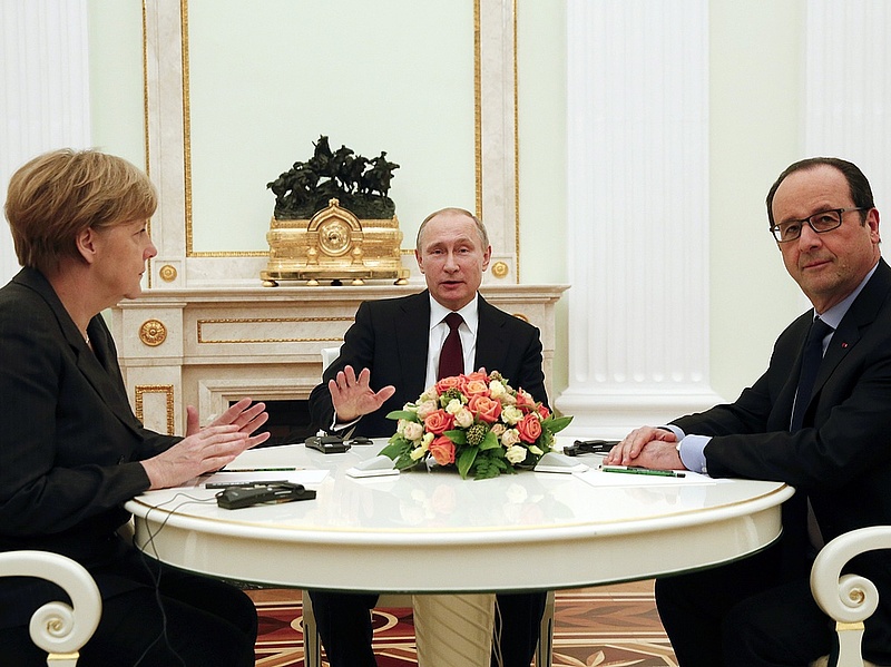 Hollande és Merkel is nyomást gyakorol Putyinra
