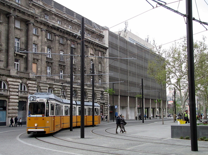 Budapestiek, figyelem: három hónapra lezárják a Kossuth téri metrót