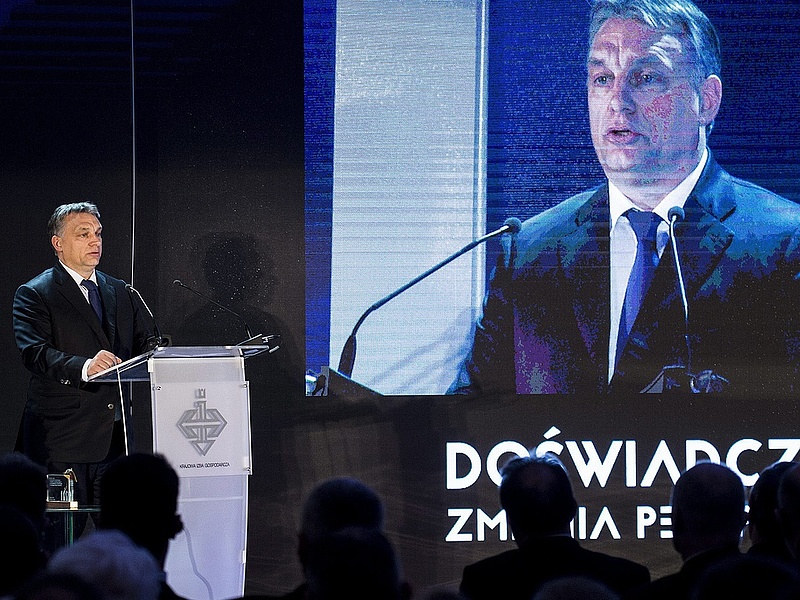 Orbán Viktort Arany Ernyő-díjjal tüntették ki a lengyelek