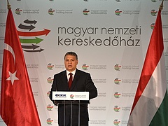 Orbán a nyugati és a keleti világ együttműködését szorgalmazza