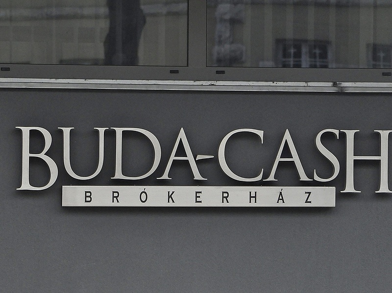 Buda-Cash: négy embert őrizetbe vettek