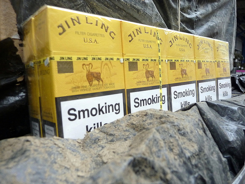 Sokezer doboz csempészett cigarettát fogtak a rendőrök