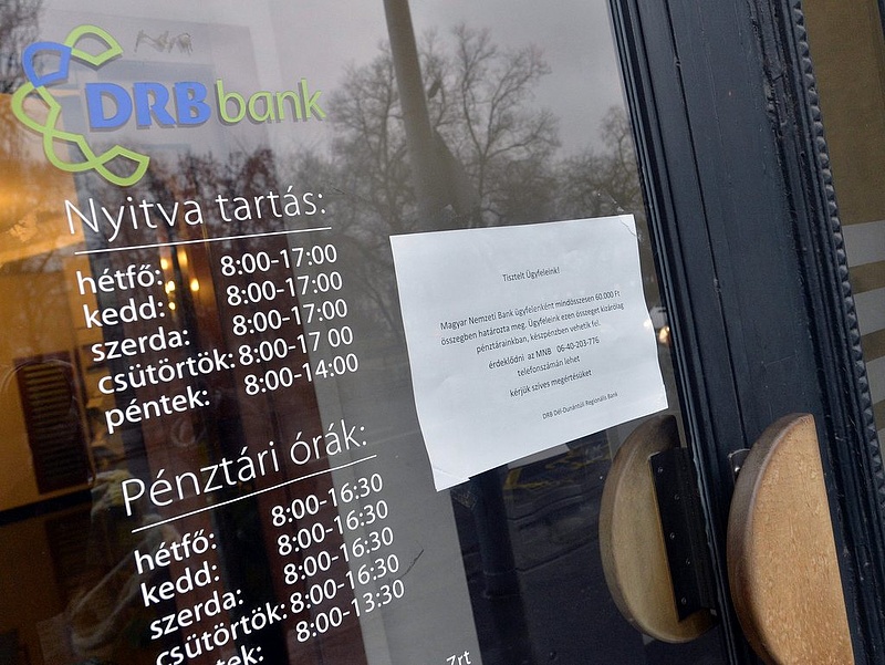 Buda-Cash-ügy: Rástartoltak a bedőlt kisbankok ügyfeleire