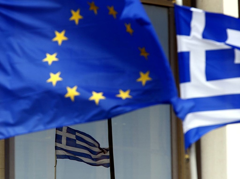 Feladták a görögök a harcot - szembe megy a népszavazással a kormány